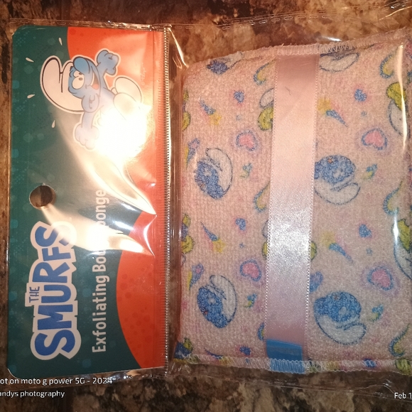 Smurfs Exfoliating Body Sponge and Towel Set And Body Poof - Picture 4 of 4